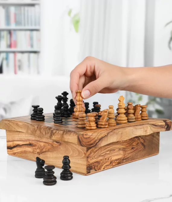 Ensemble de 4 jeux : échecs, dominos, dames et solitaire