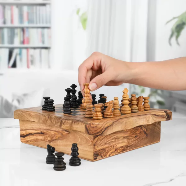 Ensemble de 4 jeux : échecs, dominos, dames et solitaire