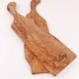 Planche à découper avec poignée en bois d’olivier - 45cm