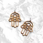 Boucles d'oreilles Khomsa en bois – Image 2