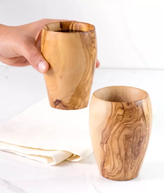 Tasse en bois d’olivier