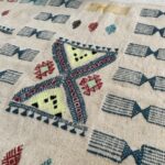 Tapis Berbère Floraison du Désert - Fond Blanc avec Motif Florissant 200x120 cm – Image 3