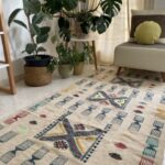 Tapis Berbère Floraison du Désert - Fond Blanc avec Motif Florissant 200x120 cm